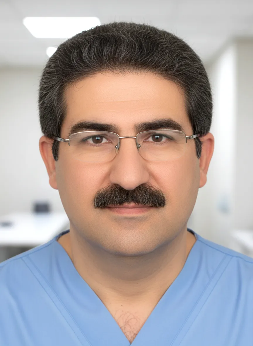 دکتر کریم مولا هویزه در درمانگاه تخصصی کمیل