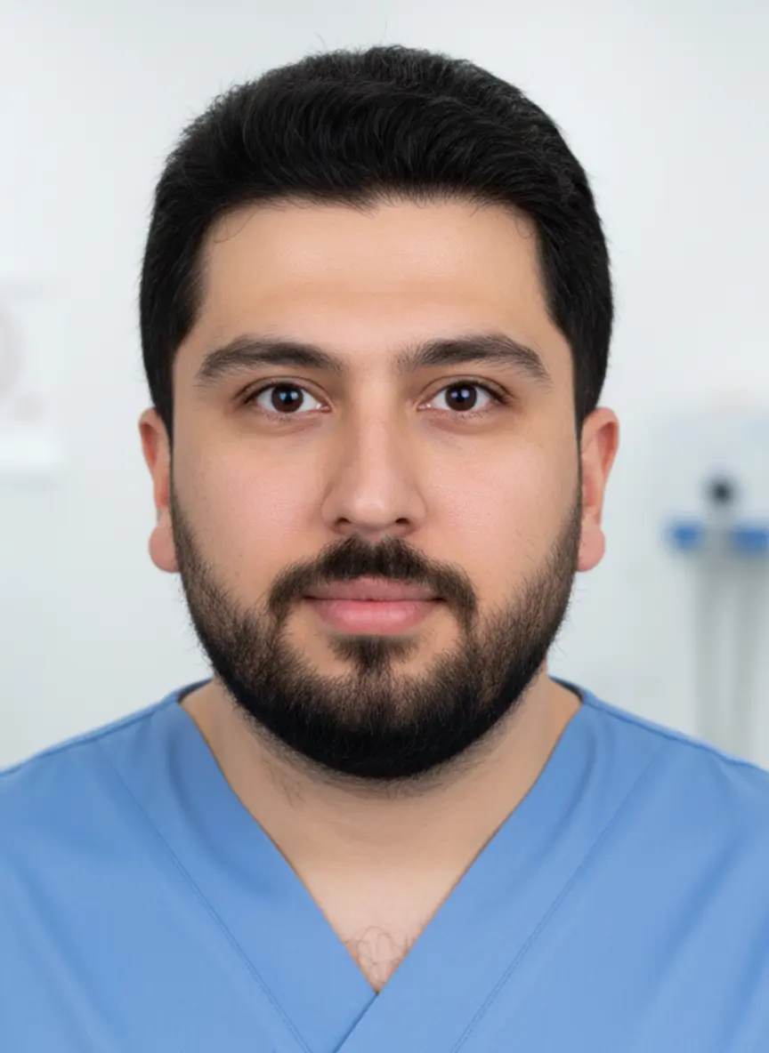دکتر محمد امین رضا زاده در درمانگاه تخصصی کمیل